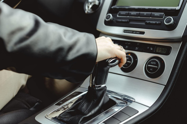 Produžite vek svom autu: Prepoznajte signale da je neophodno da promenite ulje u automatskom menjaču