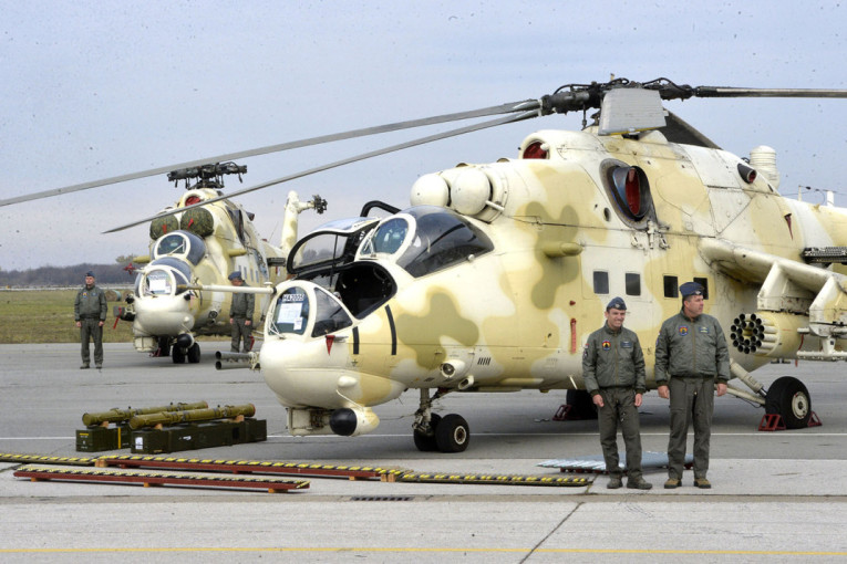 Na batajničkom aerodromu 11 maskirnih helikoptera: Predsednik - Zvuk koji se čuje iz Mi-35 je toliko zlokoban, džaba avioni i sve (FOTO)