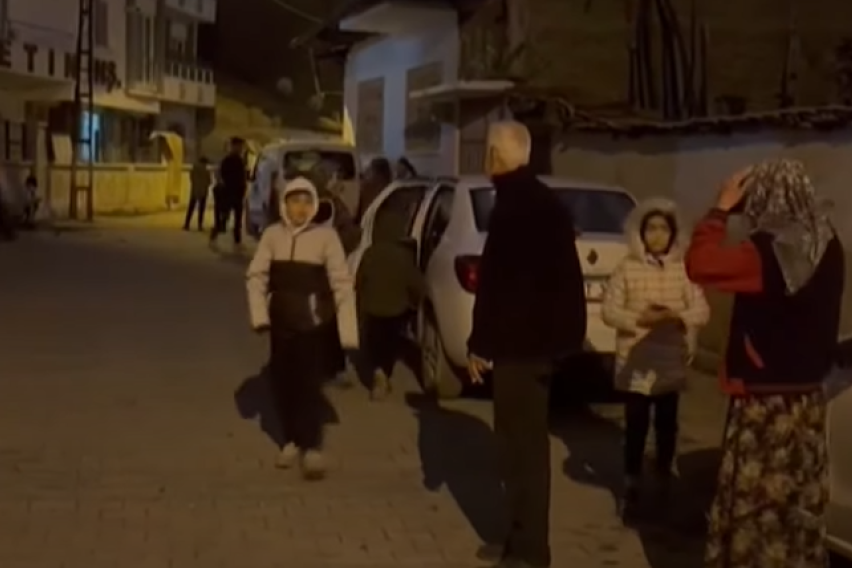 Dva zemljotresa pogodila Tursku za samo nekoliko minuta: Ljudi izašli na ulice (VIDEO)