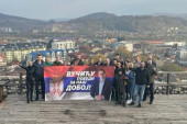 Podrška za predsednika sa svih strana: Snažna poruka za Vučića iz Doboja! (FOTO)