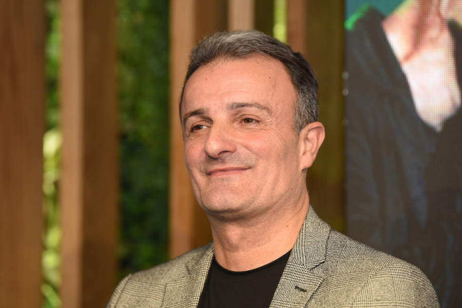 Zamenio Beograd za Kosmaj: Pevač pronašao životnu oazu, sam zidao kuću i sadio voćnjak