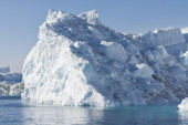 Bio je zarobljen, a sada je ogromni "titan" opet u pokretu! Najveći ledeni breg na svetu se pokrenuo posle 30 godina (VIDEO)