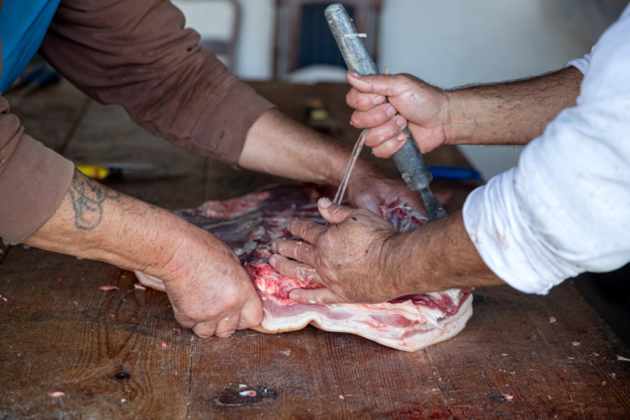 Klanje u Sotonićima! Radi nož i šmrk - svi trljaju ruke!