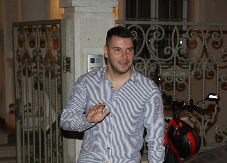 Mitiću je ova pesma postala lična karta, a uopšte nije bila pisana za njega: Imao sam više sreće, nego pameti!