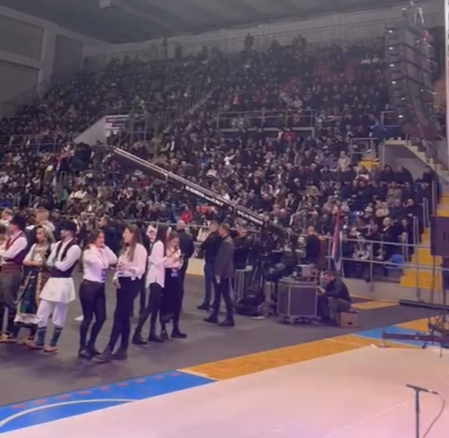 Vučić pred punom halom u Kraljevu: Zna narod ko čuva  Kosovo i Metohiju, a ko bi ga odmah na tacni predao!