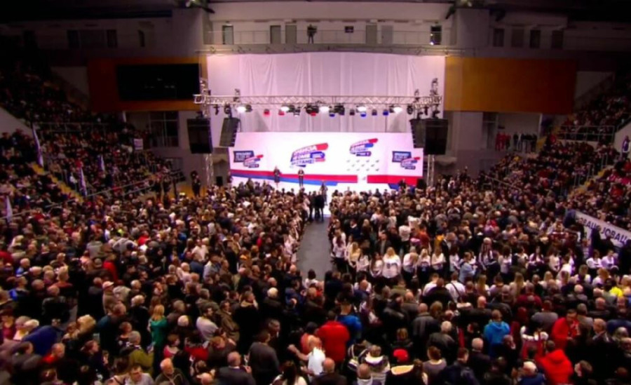 Vučić pred punom halom u Kraljevu: Zna narod ko čuva  Kosovo i Metohiju, a ko bi ga odmah na tacni predao!