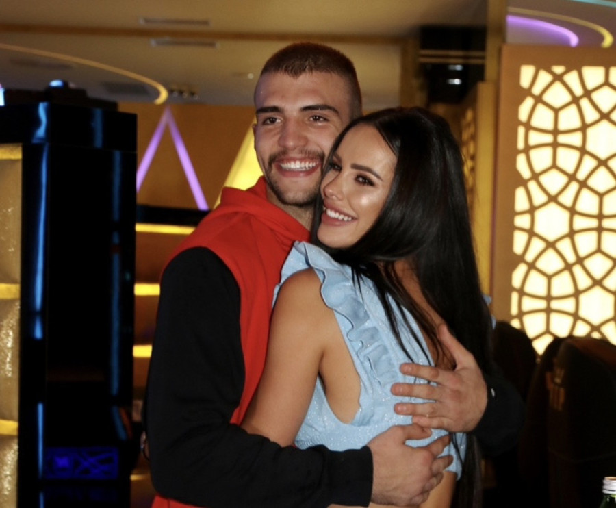 Mali Željko Ražnatović radi sklekove! Veljko trenira dečaka: Bravo, doktore! (FOTO)