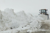 U Sjenici proglašena vanredna situacija: Sneg pada bez prestanka skoro 24 sata, dalekovod ispao iz sistema