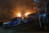 Veliki požar u Surčinu! Gori Kuća mesa, ima povređenih, buktinju gasi 20 vatrogasaca (VIDEO)