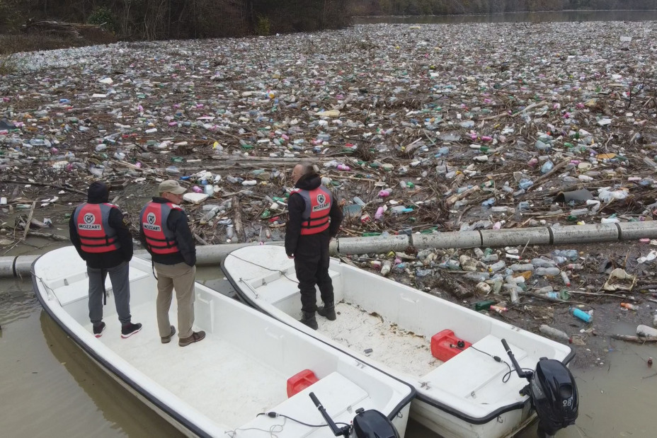 Tužna slika i danas stiže iz Priboja: Lim se ne vidi od smeća, lančanica uspela da zadrži 10.000 kubika otpada
