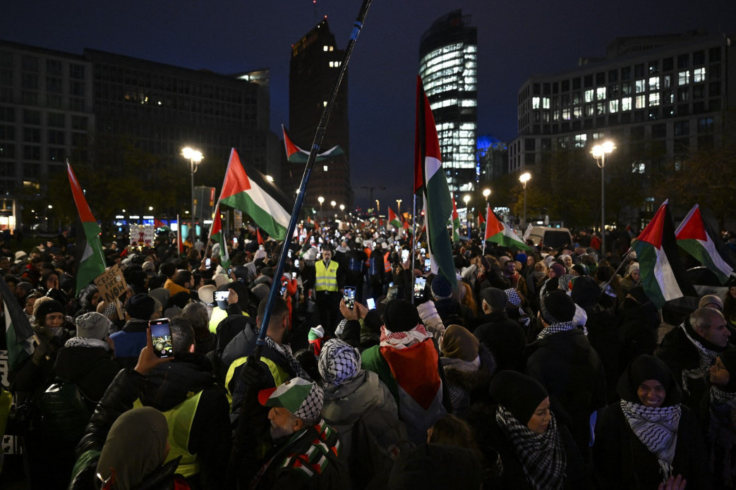 Hiljade na ulicama Berlina: Zaustavite nemilosrdno bombardovanje Gaze i stop rusofobiji