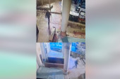 Ukrao cipele u džamiji dok su vernici klanjali (VIDEO)