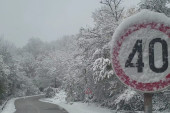U Crnoj Travi čak 80 centimetara snega: Snabdevanje strujom širom zemlje normalizovano, oglasili se iz "Puteva Srbije"