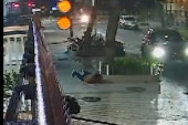 Jezive scene na ulicama Brazila, opljačkan čuveni fudbaler! Stavili mu pištolj na čelo, naredili da legne i odvezli mu auto! (VIDEO)