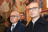 Vučević posetio jednu od najvećih srpskih svetinja: Ministar sa sinom Mihailom prisustvovao liturgiji (FOTO)