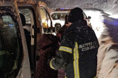 Vatrogasci spasavali putnike iz zavejanog autobusa: Akcija trajala čitave noći (FOTO)