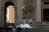 Papa Franja ima upalu pluća: Vernicima se obratio preko video-bima