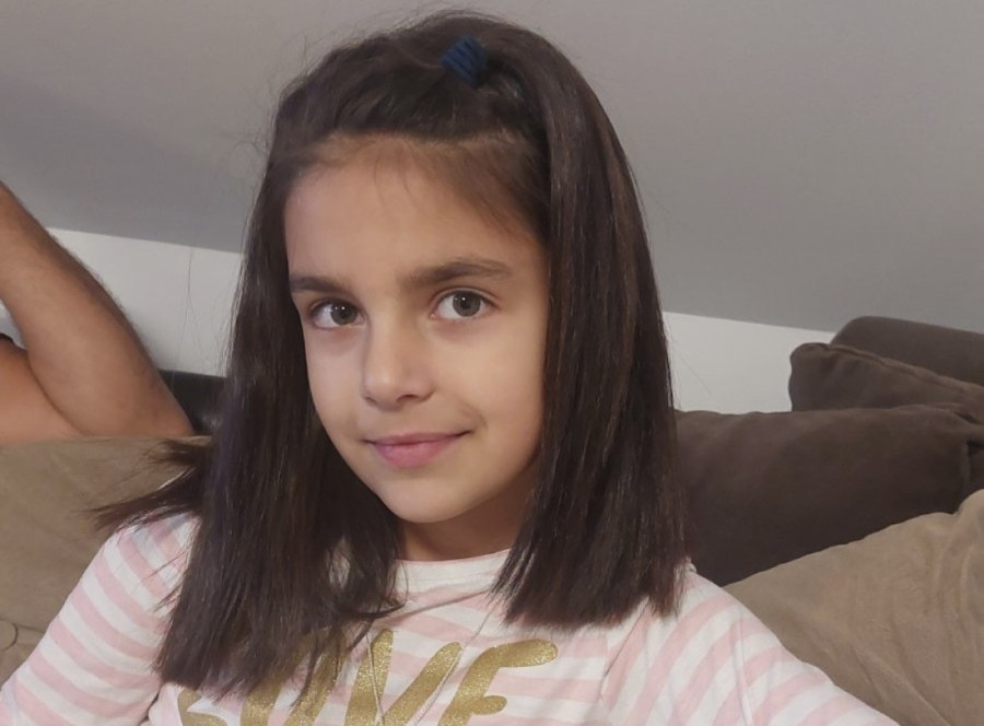 Kapa dole za malu heroinu iz Čačka: Devetogodišnja Una se ošišala i svoju kosu donirala za izradu perika za decu obolelu od raka (FOTO)