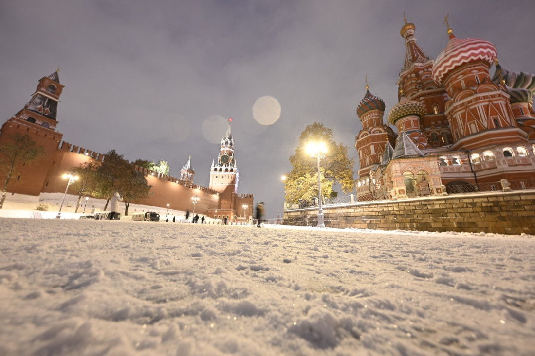 Moskvu pogodila "crna mećava": Očekuju se rekordne snežne padavine (VIDEO)