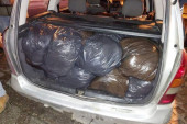 Uhapšen mladić (25): Policija u gepeku "opela" pronašla 300 kilograma duvana