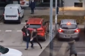 Ulična tuča u Novom Sadu: Šutnuo ženu, a onda je nastao haos (VIDEO)