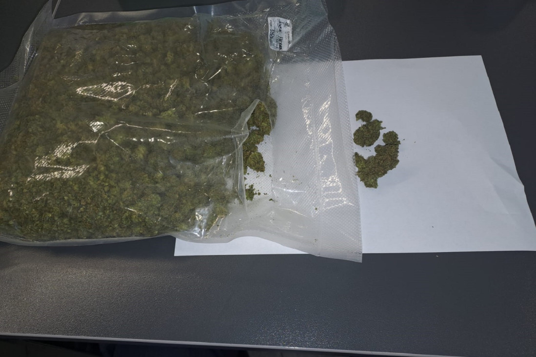 Pao diler u Užicu: Policija u njegovom vozilu pronašla pola kilograma marihuane!