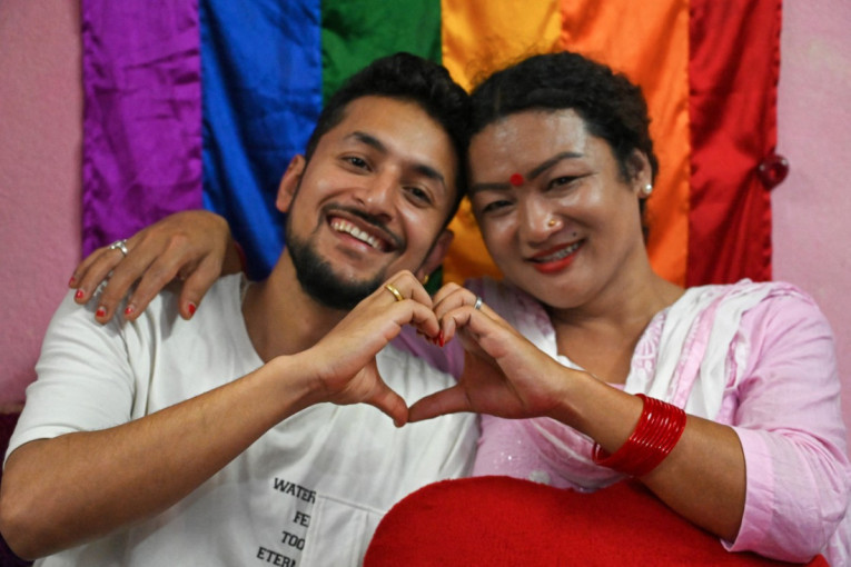 Prvi istopolni par u Nepalu dobio zvanični status braka: Ipak, i dalje zbunjuju svet (VIDEO)