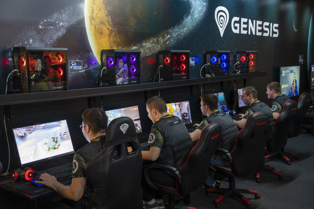 Filip odlučio da fakultetsku klupu zameni gejmerskom stolicom i nije se pokajao: Naši gejmeri zarađuju i po 3.000 evra mesečno