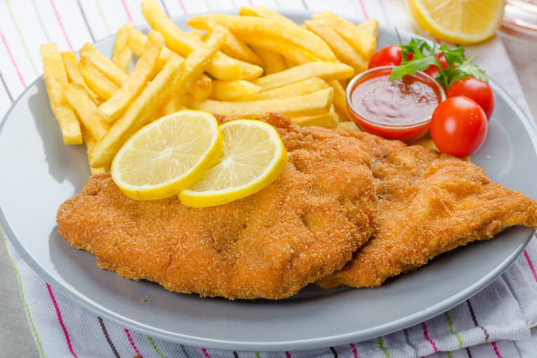 Treba vam samo dva sastojka i više nema brige: Kako se rešiti neprijatnih mirisa tokom pripreme ribe?