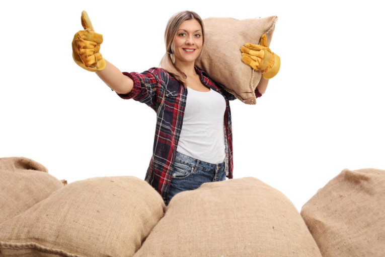 Osam stvari koje svaki auto mora da ima zimi, jedna vam ne bi nikad pala na pamet, ali postoji sjajno objašnjenje