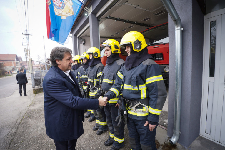 Ministar Gašić posetio u Babušnici renovirani objekat Vatrogasno-spasilačkog odeljenja