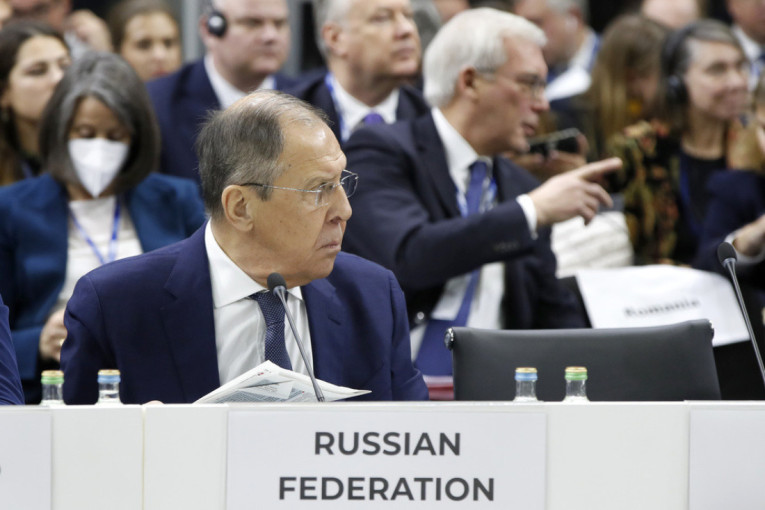 Lavrova za stolom na samitu OEBS-a dočekala provokacija: Marija Zaharova objavila poruke koje su mu ostavili (FOTO)
