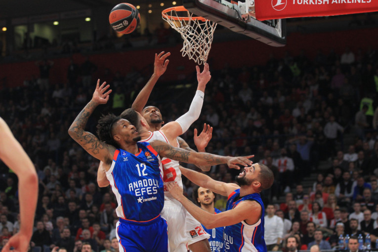 Nedović u turbo modu! Zvezda klizila u provaliju, pa razbila Efes!