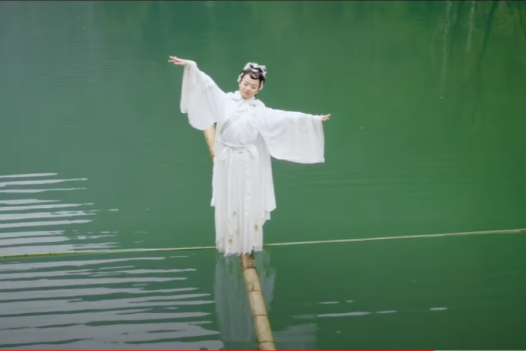 Tajna plesa po površini vode od kojeg zastaje dah: Drevna kineska veština dužu drift zahteva veliko umeće (FOTO+VIDEO)