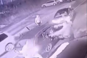 Brutalna tuča u Novom Pazaru! Trojica palicama pretukli muškarca pred ženom i detetom, motiv - osveta (VIDEO)