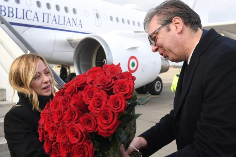 Velika mi je čast...: Predsednik Vučić dočekao Đorđu Meloni na aerodromu, završen tet-a-tet sastanak