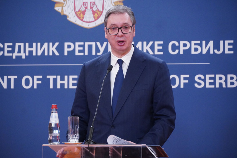 Vučić pozvao sve građane: Pogledajte zašto Srbija ne sme da stane (VIDEO)