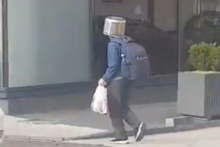 Kinez sa loncem na glavi šeta Sarajevom: Misteriozna poruka zbunila građane! (VIDEO)