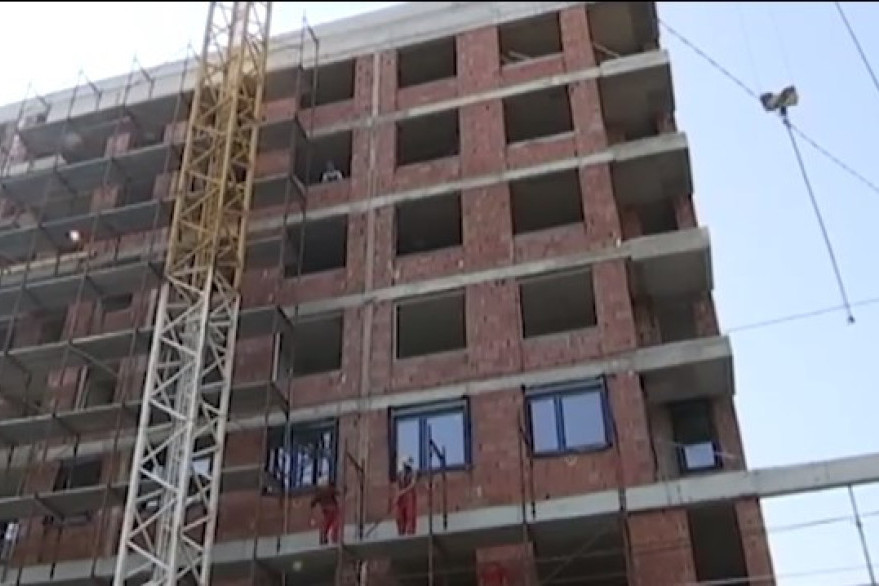 Potrebno je ubrzati ozakonjenje! Bojović: U Srbiji oko 2,1 milion nеlеgalnih objеkata, godišnjе sе rеši 40.000 prеdmеta