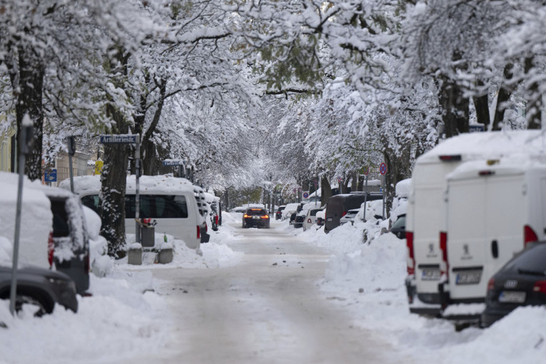 Tokom noći mraz i gusta magla! RHMZ dao upozorenje - na planinama sneg, sledeće sedmice skok temperature