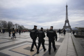 Francuska policija uhapsila maloletnika (13): Dečak poslao 380 lažnih pretnji bombom