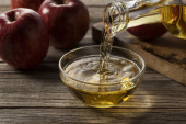 Od fleka na odeći do bubuljica: Iskoristite jabukovo sirće u kući na 13 kreativnih načina