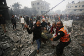 Stravične scene u Gazi! Izrael bombardovao tri kuće, najmanje 45 osoba ubijeno (VIDEO)