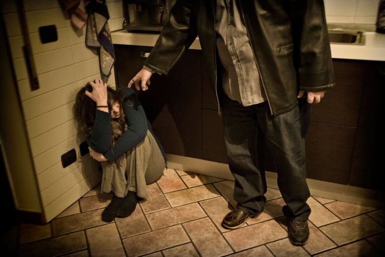 Odvratno! Inspekcija pronašla crve u mesu, odmah naređeno povlačenje proizvoda!