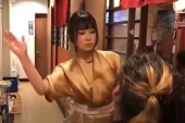 Bizarna usluga u japanskom restoranu: Umesto predjela, mušterije dobiju par šamara, gostiju ima ko pleve (VIDEO)