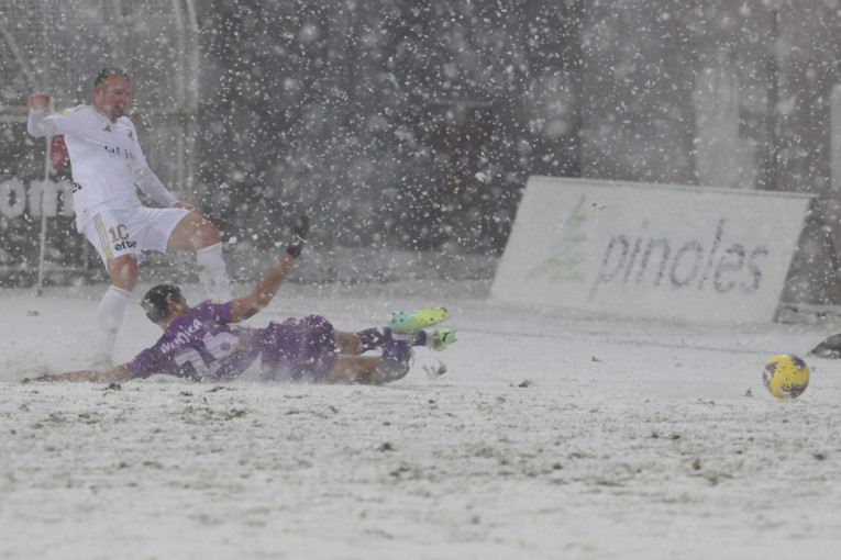 Golovi i sneg padali kao "ludi" u Beogradu! Čak 14 golova u 2 utakmice Kupa Srbije (FOTO)