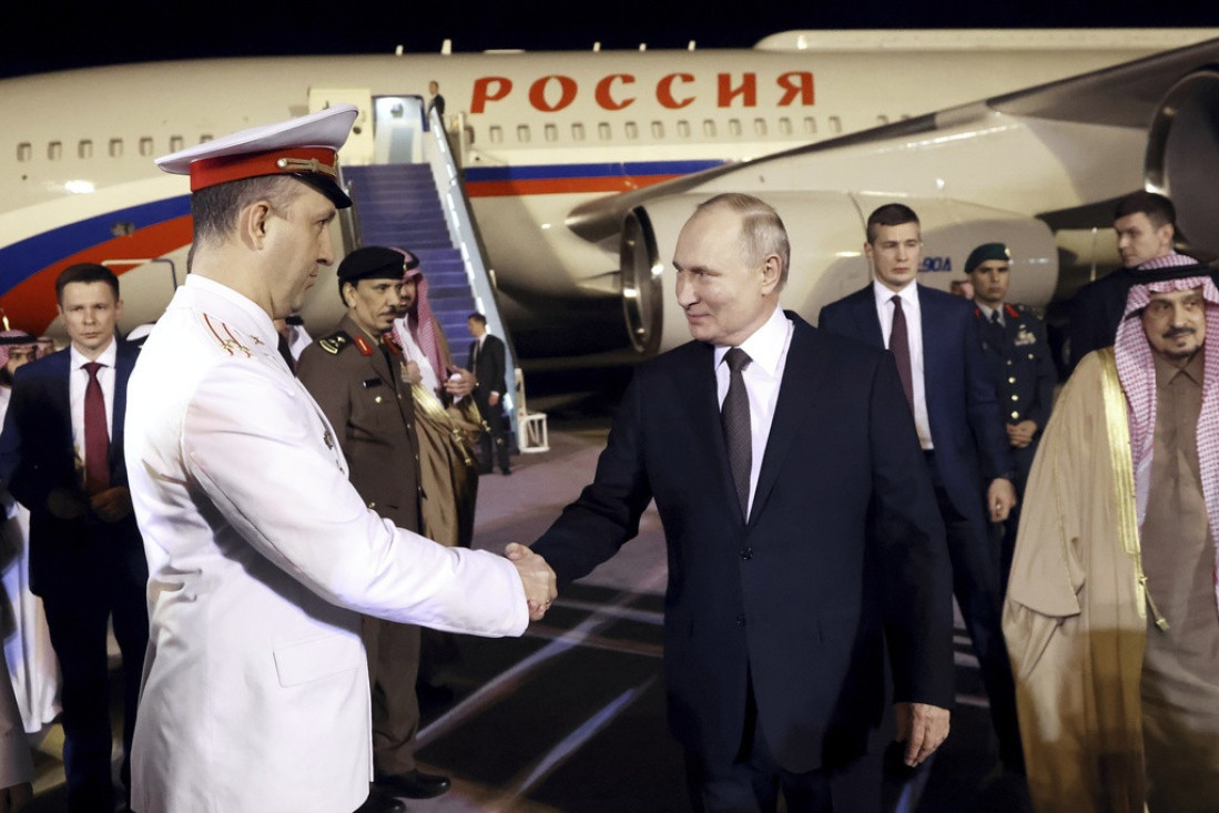 Putin posle UAE stigao u Saudijsku Arabiju, a imaće sastanak sa Muhamedom bin Salmanom (VIDEO)
