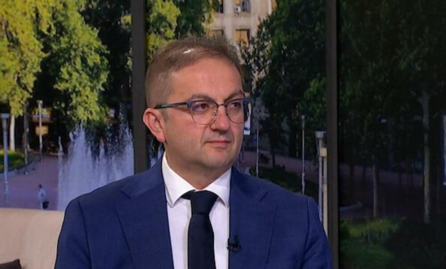 Udarite najniže po njemu! Drvlje i kamenje bacaju na kol-centar SNS-a, a organizuju botove da lažu o Vučiću! (FOTO)