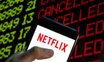 Na Netfliksu opet "lete glave"! Ukinuto čak 11 popularnih serija: Da li je i vaša omiljena među njima?