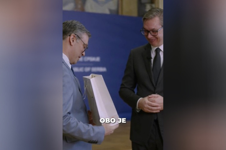 "Vi ste heroj Srbije": Predsednik Vučič dobio neočekivan poklon (VIDEO)